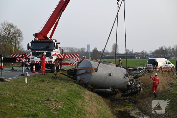Eenzijdig ongeval met giertank op provinciale weg