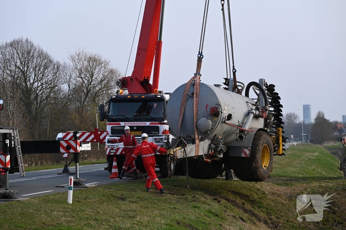 Eenzijdig ongeval met giertank op provinciale weg