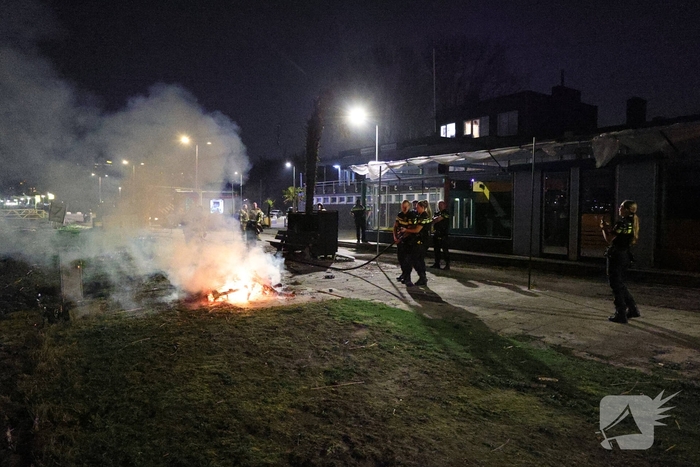 Buitenbrand aan houten pallets veroorzaakt politie- en brandweeractie