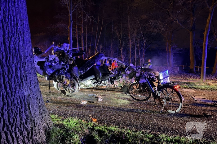 Bestuurder zwaargewond bij ernstig ongeval