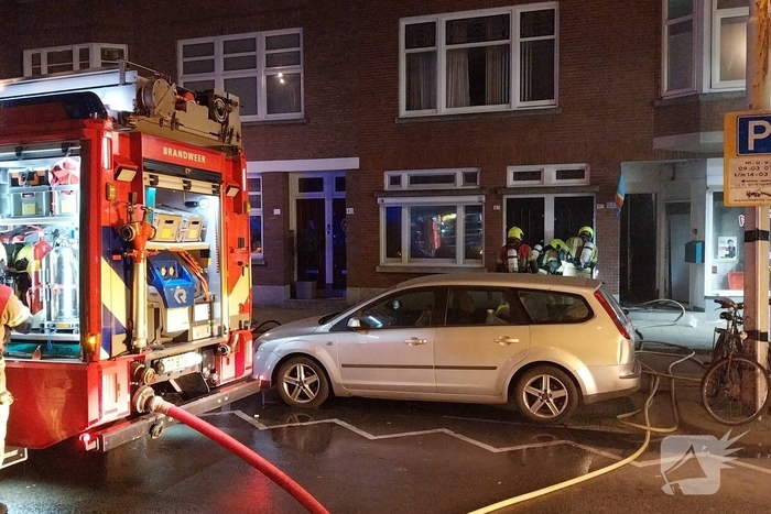 Middelbrand in woning zorgt voor grote inzet