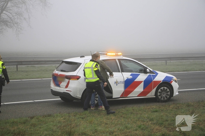 Bestuurder belandt onder invloed in sloot