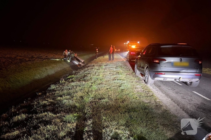 Auto belandt in sloot na ongeval