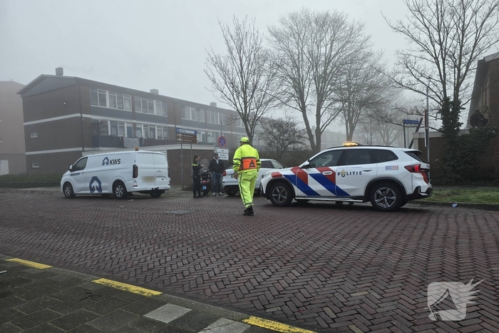 Ongeval tussen scooter en auto leidt tot gewonde