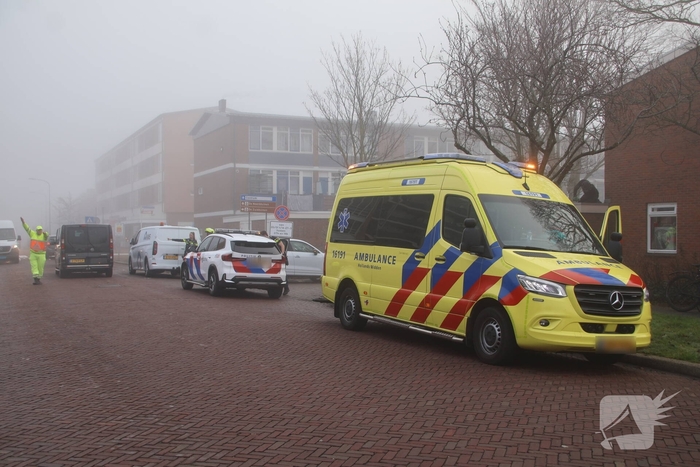 Ongeval tussen scooter en auto leidt tot gewonde