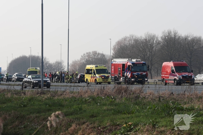 Meerdere voertuigen betrokken bij aanrijding op snelweg