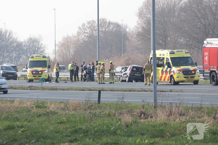 Meerdere voertuigen betrokken bij aanrijding op snelweg