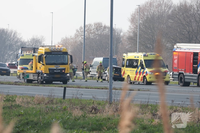 Meerdere voertuigen betrokken bij aanrijding op snelweg