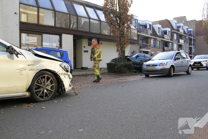 Zware aanrijding met meerdere voertuigen