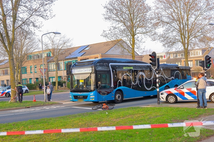 Fietser gewond na aanrijding met stadsbus