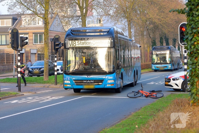 Fietser gewond na aanrijding met stadsbus