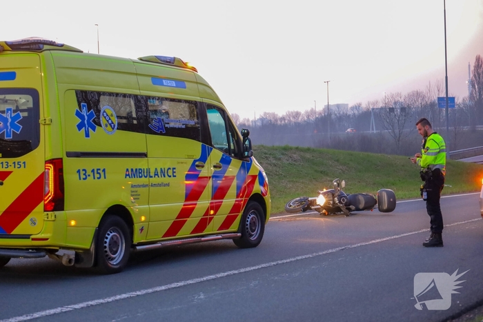 Motorrijdster gewond na ongeval op snelweg