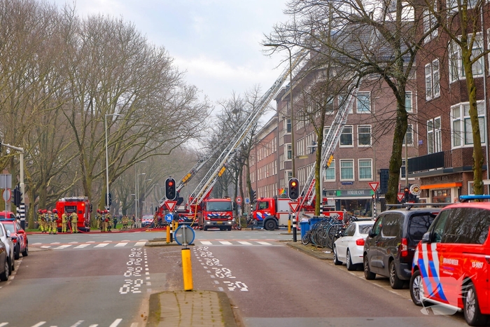 Brandgerucht bij appartementen leidt tot grote brand