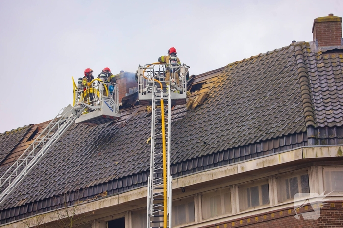 Brandgerucht bij appartementen leidt tot grote brand