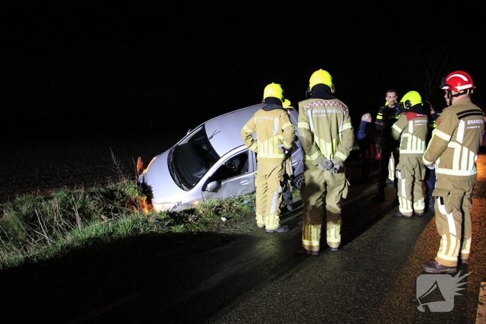 Auto belandt in greppel na ongeval