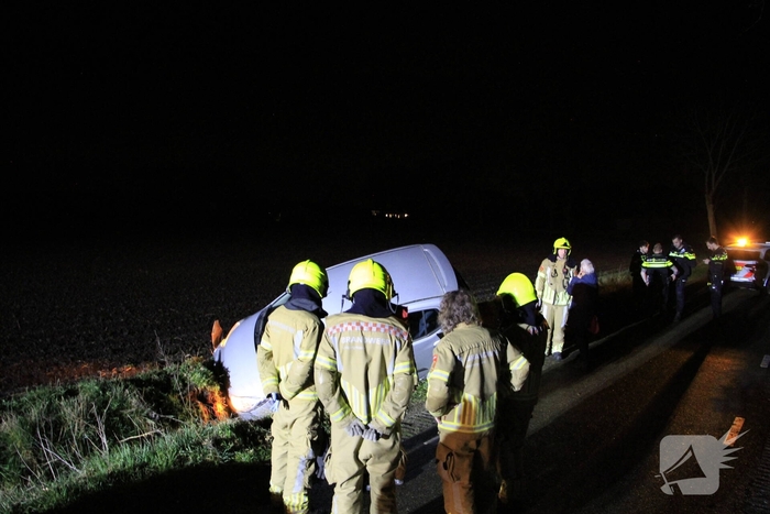 Auto belandt in greppel na ongeval