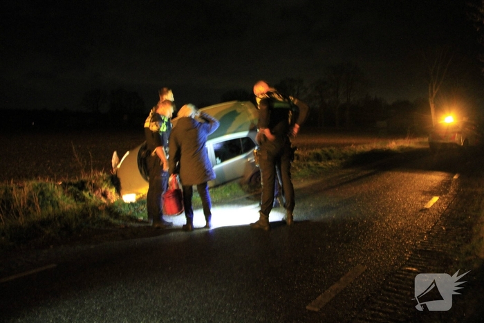 Auto belandt in greppel na ongeval