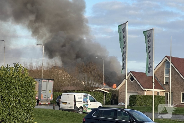 Brand in loods veroorzaakt grote rookontwikkeling