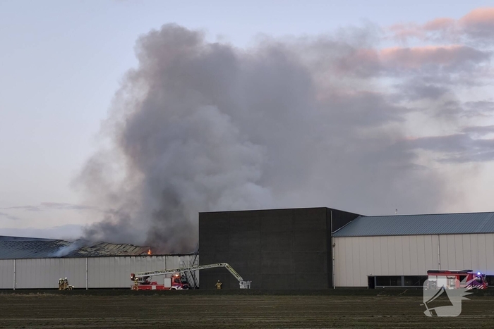 Brand in loods veroorzaakt grote rookontwikkeling