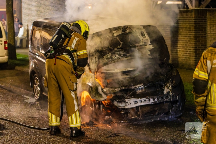Brand in bestelbusje na harde klap