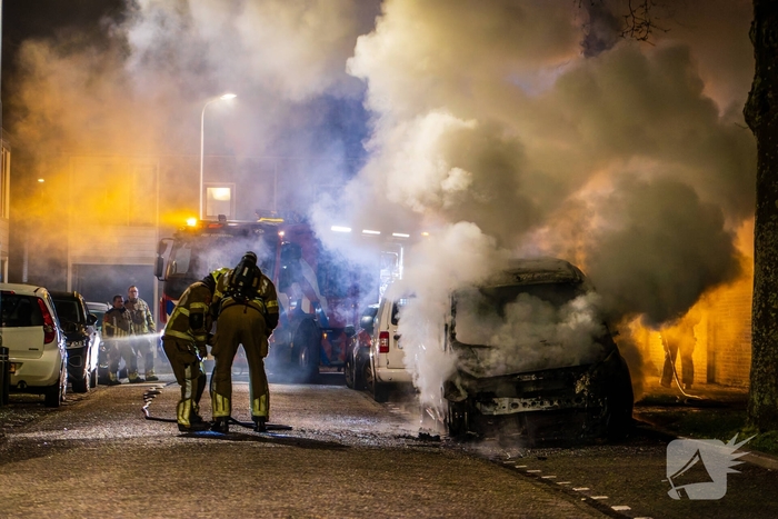 Brand in bestelbusje na harde klap