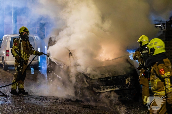 Brand in bestelbusje na harde klap