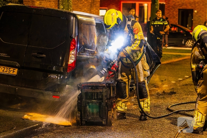 Brand in bestelbusje na harde klap