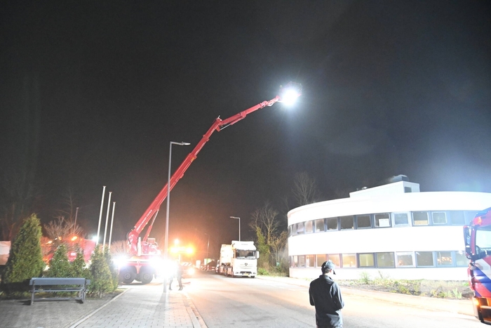 Passerende beveiligers slaan alarm bij brand in verbouwd bedrijfspand
