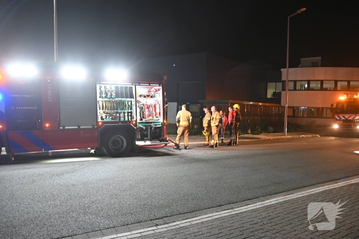 Passerende beveiligers slaan alarm bij brand in verbouwd bedrijfspand