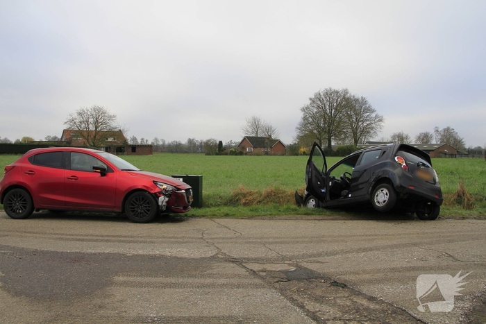 Auto belandt in greppel na ongeval