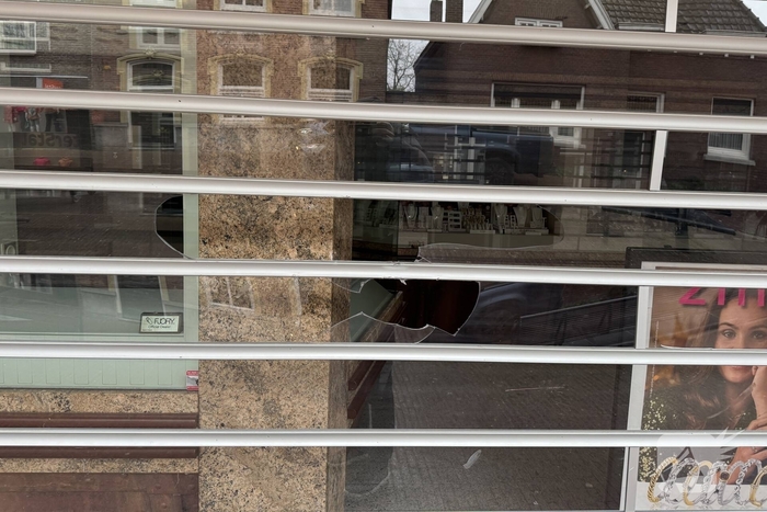 Auto zonder kenteken betrokken bij inbraak