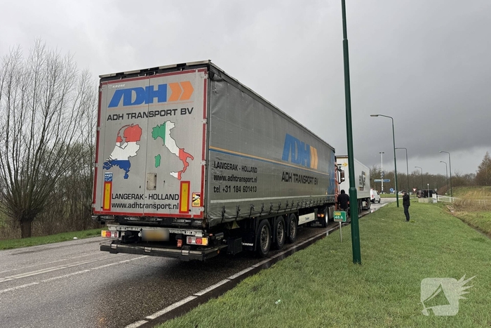 Gewonde bij aanrijding tussen vrachtwagens