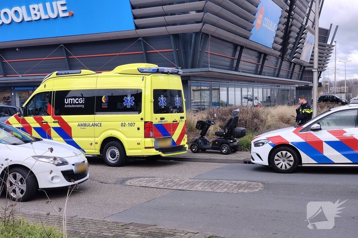 Scootmobielrijder gewond bij botsing met auto