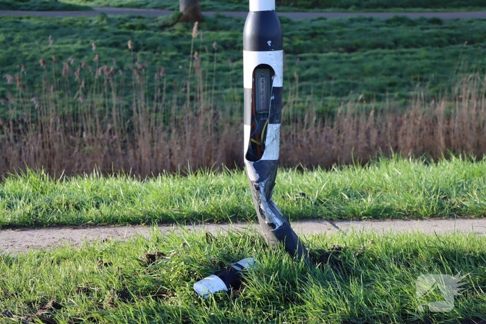Auto-ongeluk zorgt voor ravage