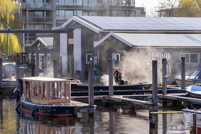 Brand verwoest pleziervaartuig in jachthaven