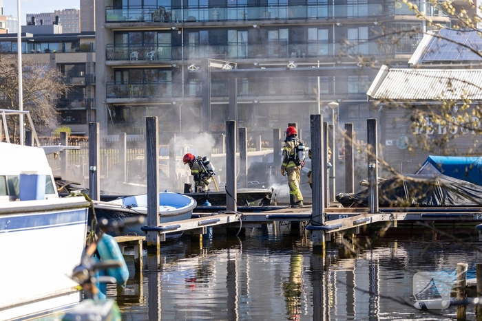 Brand verwoest pleziervaartuig in jachthaven