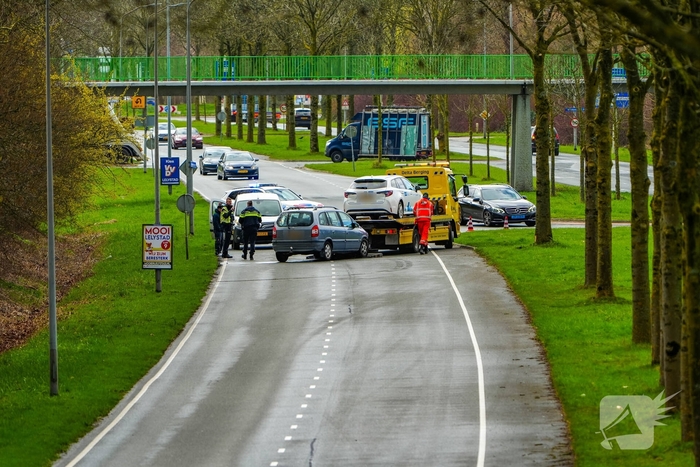 Ongeval veroorzaakt verkeershinder door beschadigde auto's