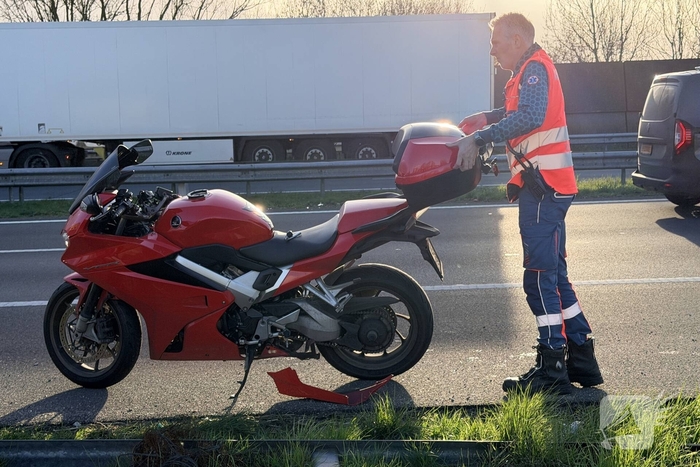Motorrijder gewond bij aanrijding met auto