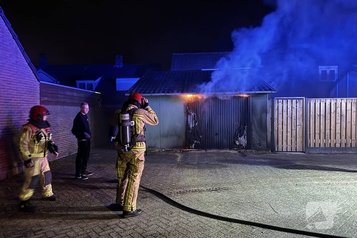 Brand bij garage veroorzaakt schade