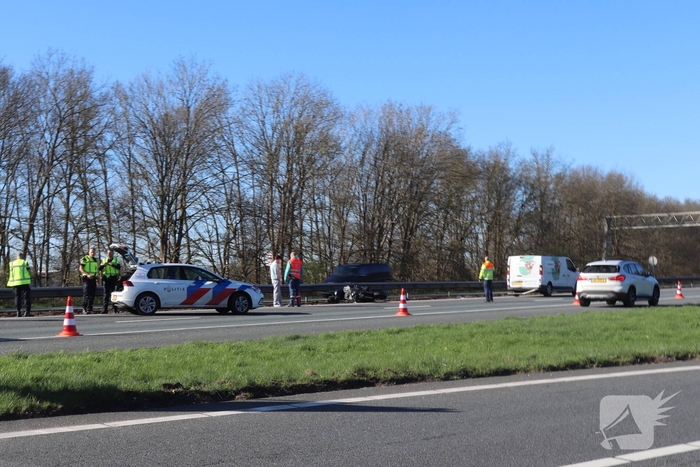 Weg afgesloten na ongeval met bestelbus