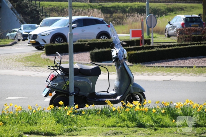 Scooterrijder gewond na aanrijding met auto