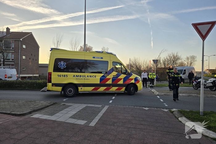 Fietser botst met werkbus