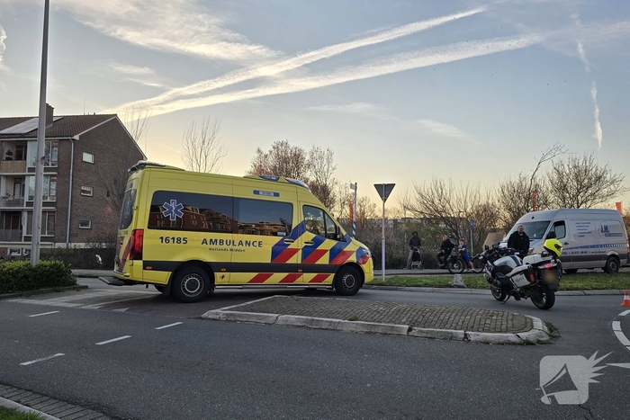 Fietser botst met werkbus