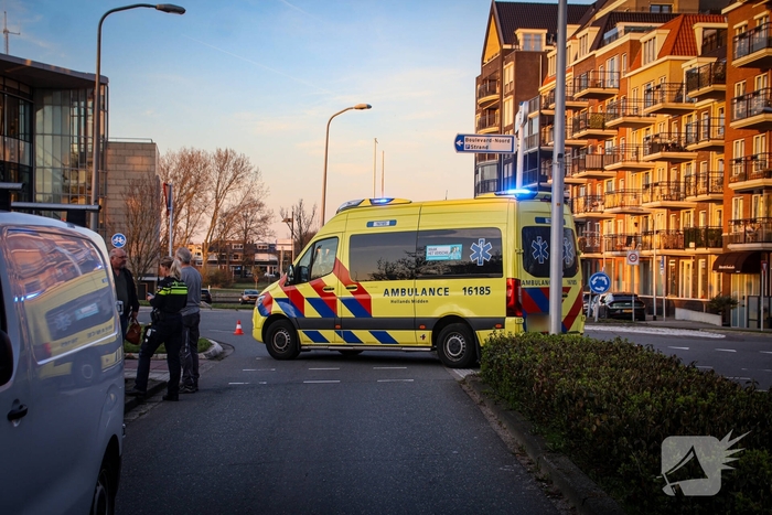 Fietser botst met werkbus