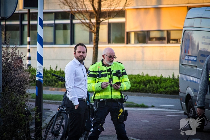 Fietser botst met werkbus