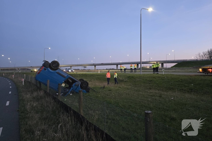 Bestuurder onder invloed aangehouden na op de kop slaan met voertuig
