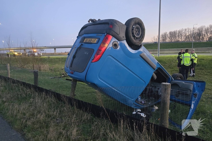 Bestuurder onder invloed aangehouden na op de kop slaan met voertuig