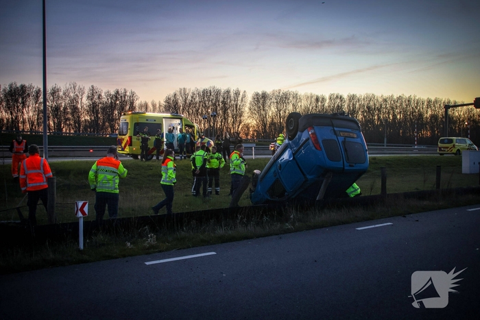 Bestuurder onder invloed aangehouden na op de kop slaan met voertuig