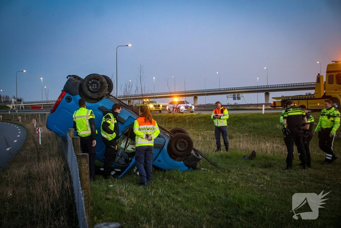 Bestuurder onder invloed aangehouden na op de kop slaan met voertuig