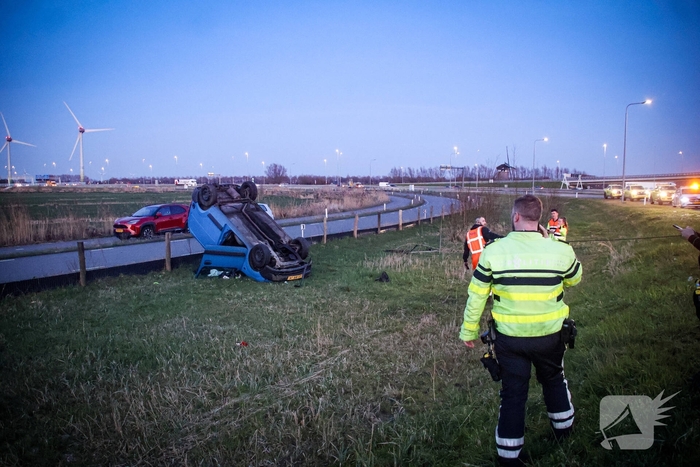 Bestuurder onder invloed aangehouden na op de kop slaan met voertuig